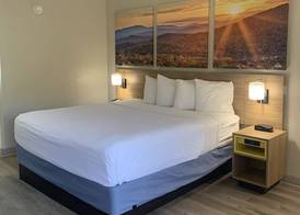 Days Inn by Wyndham Atlanta Stone Mountain 5