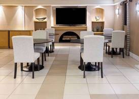 La Quinta Inn by Wyndham Pittsburgh Airport 5