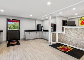 Super 8 by Wyndham Lewiston Auburn Area 2