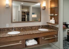 Delta Hotels by Marriott Huntington Mall 5