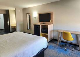 Days Inn & Suites by Wyndham New Iberia 2