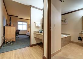 Dimond Center Hotel 5