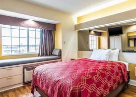 Econo Lodge Inn & Suites Evansville East 5