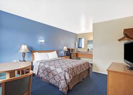Days Inn by Wyndham Seattle North of Downtown 4