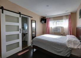 Tradewinds Airport Hotel 5