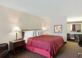 Days Inn by Wyndham Auburn 3