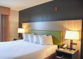 Country Inn & Suites by Radisson, Bloomington-Normal West, IL 4