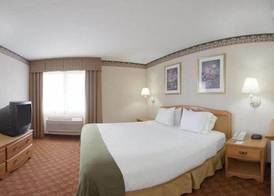 Holiday Inn Express & Suites WAUSEON by IHG 5