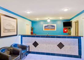 Howard Johnson by Wyndham Galveston 2