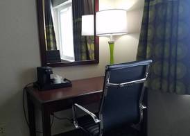 Super 8 by Wyndham Chicago O'Hare Airport 5