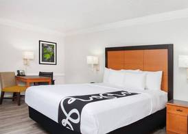 Baymont by Wyndham Fort Myers Central 5