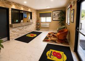 Super 8 by Wyndham Lexington Park/California Area 4