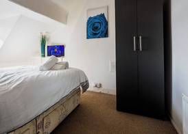 WoodHus Lodge Lovely Specious Room 5 4