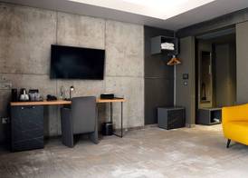 Aniroc Signature Hotel 5
