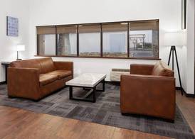 Baymont by Wyndham Green Bay 4