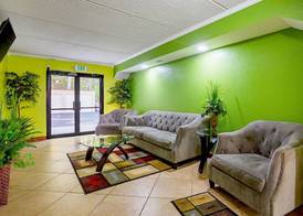 Quality Inn & Suites near Six Flags East 5