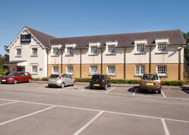 Travelodge Cardiff Airport 3
