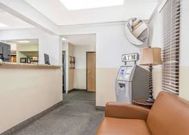 Super 8 by Wyndham Montgomery Maybrook 2