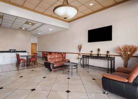 Super 8 by Wyndham Longview/North 4