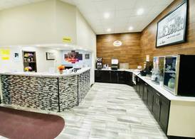 Super 8 by Wyndham Winona MN 2
