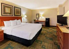 Rodeway Inn 3
