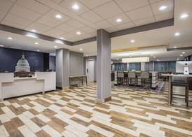 La Quinta Inn & Suites by Wyndham DC Metro Capital Beltway 2