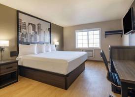 Super 8 by Wyndham Clinton 4
