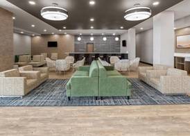 La Quinta Inn & Suites by Wyndham Phoenix West Glendale 2