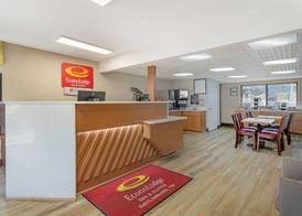 Econo Lodge Inn & Suites Gatlinburg at the Convention Center 2