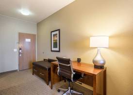 Comfort Suites Burlington 4