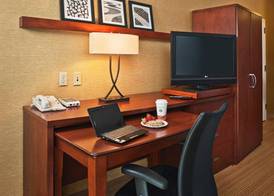 Courtyard by Marriott Indianapolis Airport 4