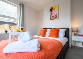 Stunning sea views - Barry's Retreat by Tŷ SA 4