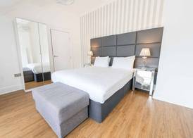 Edinburgh Castle Apartments 4