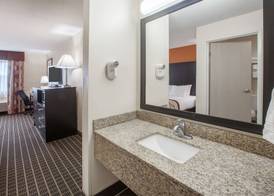 Baymont by Wyndham South Haven 3