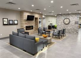 Country Inn & Suites by Radisson, Oklahoma City - Bricktown, OK 2