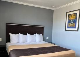 Laguna Inn & Suites 4
