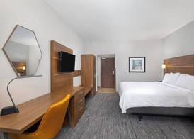 Holiday Inn Express & Suites CARROLLTON WEST by IHG 3