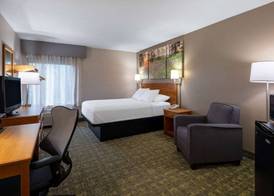 Days Inn & Suites by Wyndham Madison 5