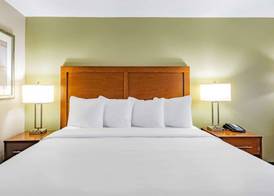 Baymont by Wyndham Gurnee 5