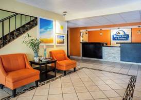 Days Inn & Suites by Wyndham Stevens Point 2