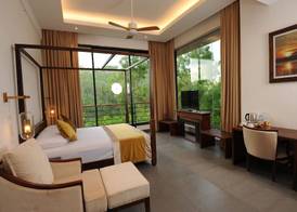 The Lake Forest Hotel 5