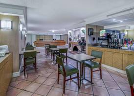 Townhouse Garden Inn & Suites San Antonio I 35 4