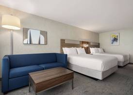 Holiday Inn Express & Suites Overland Park South by IHG 4