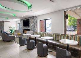 La Quinta Inn by Wyndham Indianapolis Airport Executive Dr 4