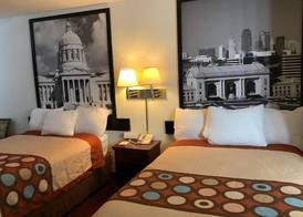 Super 8 by Wyndham Riverside/Kansas City 4