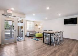 WoodSpring Suites Doral Miami Airport 3