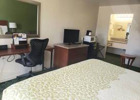 Days Inn by Wyndham Westley 4