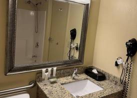 Country Inn & Suites by Radisson, Macedonia, OH 3
