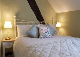Cruck Cottage - Gorgeous 300 Year Old Cottage Mins from North Yorkshire Moors, Steam Trains and Picturesque Pickering 4