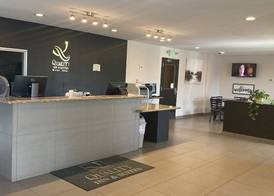Quality Inn & Suites near Downtown Bakersfield 2